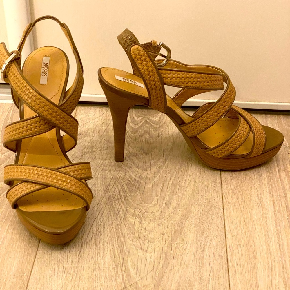 Geox 40Eu/ 9US Brand New Strappy High Heel Sandals